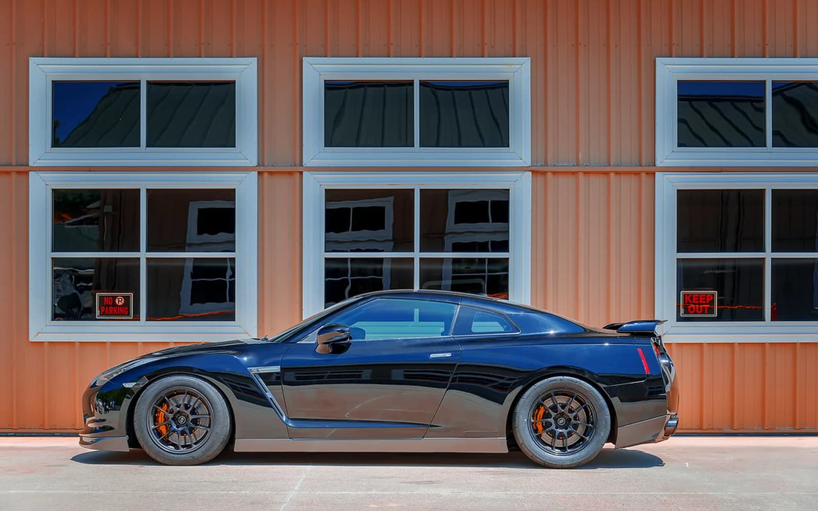Studio shot 4 — view of the vehicle